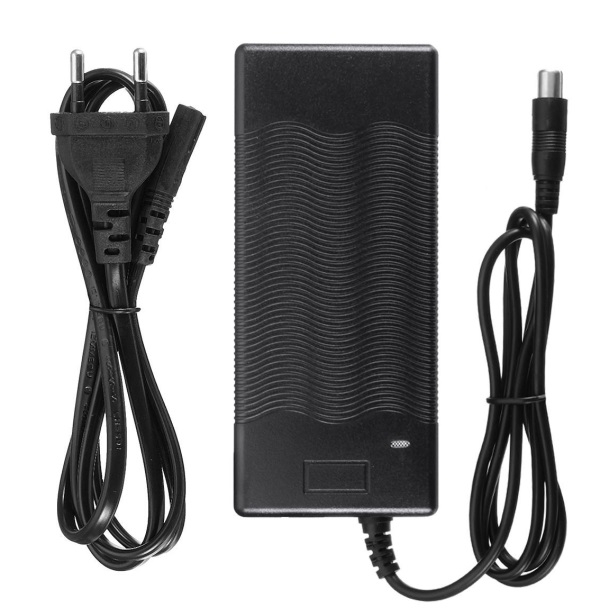 Universal charger for Xiaomi m365/ Xiaomi PRO and Ninebot skrejriteņiem (AR IEBŪVĒTU VENTILATORU)
